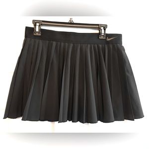 Nike Skirt Skort Black XL very comfy! no pockets in attached shorts